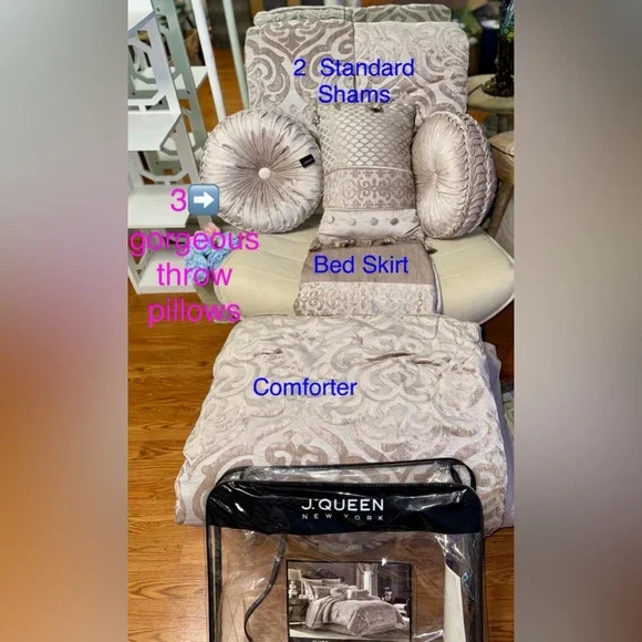 Luxurious Queen size Cream and Tan/Gray Comforter Set, Ornate,like new+3 pillows - Picture 3 of 15